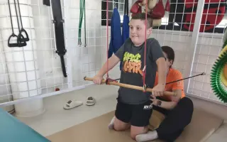 Pomôžme Miškovi so svalovou dystrofiou získať prístup k rehabilitáciám