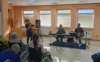 Keď oči nevidia, srdce hrá – darujme Miňovi nové klávesy