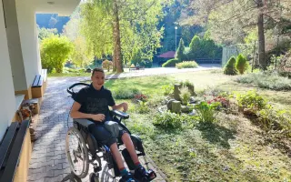 Darujme Alexovi robotickú rehabilitáciu