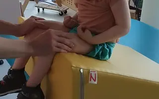 Pomôžme malému Tobiaskovi postaviť sa na nohy
