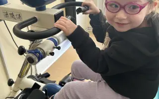 Scarlett chce kráčať – pomôžme jej splniť sen