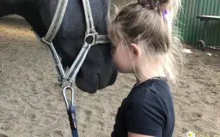 Pomôžme Gabike a Katke splniť sen o psom terapeutovi, ktorý bude pomáhať