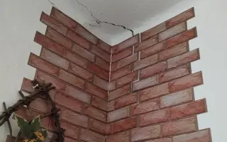 Nová strecha pre starých rodičov: Veterná smršť zničila ich domov, pomôžme im!