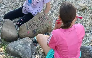 Pomôžte vytvoriť zmyslovú záhradu, kde rastú deti aj vzťahy.