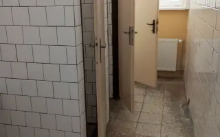 Pomôžme deťom v Kladzanoch získať dôstojné toalety