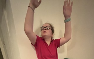 Pomôžte Helenke spoznávať svet na vlastných nohách