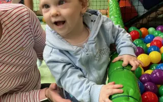 Pomôžme jedinečnej Timejke dobehnúť svojích rovesníkov