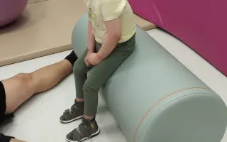 Pomôžme malému Tobiaskovi postaviť sa na nohy