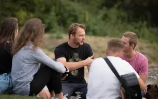Pomôž nám pokračovať v prinášaní Božieho Ohňa cez sociálne siete