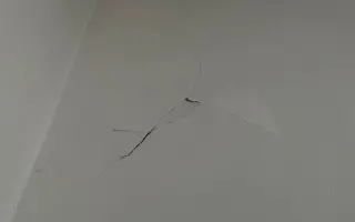 Aby do tried nepršalo – pomôžte študentom zachrániť strechu školy