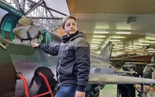 Ticho medzi nami | Podporte vznik monodrámy o generácii vyrastajúcej online