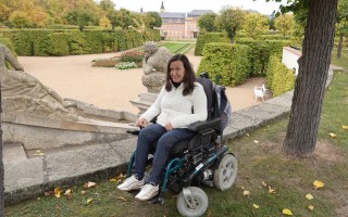 Pomôžme Daniele získať špeciálny elektrický vozík | Let’s help Daniela get a special electric wheelchair