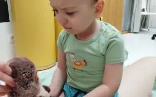 Pomôžme malému Tobiaskovi postaviť sa na nohy
