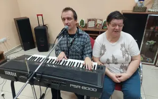 Keď oči nevidia, srdce hrá – darujme Miňovi nové klávesy