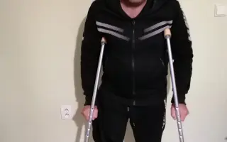 Pomôžme Ivanovi s Cuschingovou chorobou k samostatnosti Pomôžme Ivanovi s Cuschingovou chorobou k samostatnosti