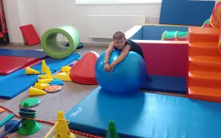 Pomôžme dvojičkám Klaudinke a Davidkovi zabezpečiť kvalitnejší život