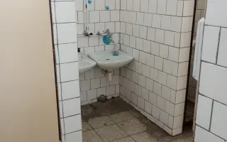 Pomôžme deťom v Kladzanoch získať dôstojné toalety