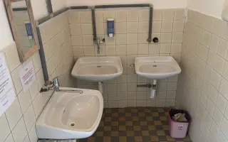 Malá potreba, veľká zmena. Pomôžte zmeniť školské toalety k lepšiemu