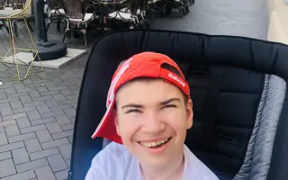 Pomôžme Kikovi pokračovať v náročnej liečbe zdeformovaných nožičiek