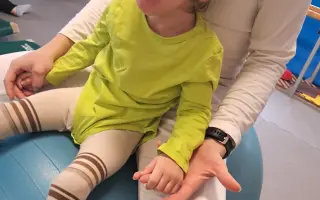 Pomôžme Aurelke a Aurorke postaviť sa na nohy