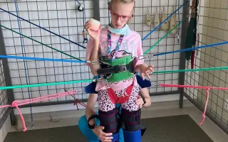 Silnejšia a pevnejšia každý deň: Pomôžme Nelly na jej ceste k samostatnosti