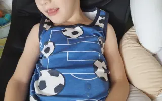 Prekonal operáciu srdiečka aj náročné diagnózy. Podporme Lukáška.