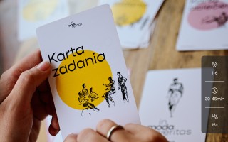 Podpor vydanie kartovej hry "in moda veritas", ktorá ti zmení pohľad na módu!