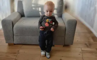 Jakubko bojuje s vrodenou deformitou nôžky. Pomôžme mu kráčať ďalej. Jakubko bojuje s vrodenou deformitou nôžky. Pomôžme mu kráčať ďalej.