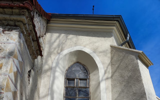 Nazrime do okien gotiky Dolných Orešian a pomôžme s ich obnovou