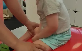 Pomôžme malému Tobiaskovi postaviť sa na nohy