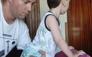 Pomôžme malému Tobiaskovi postaviť sa na nohy