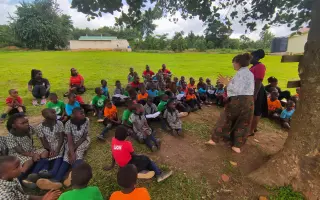 S prázdnym bruchom sa učí ťažko: Školská kuchyňa pre deti v Ugande