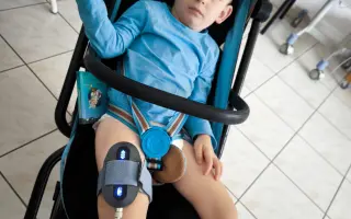 Martinko bojuje s DMO a epilepsiou. Zabezpečme mu potrebné rehabilitácie.