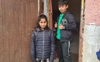 Eva a jej deti: Krok za múry generačnej chudoby. Podporme ich nový začiatok!