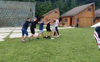 Podajme deťom v núdzi pomocnú ruku