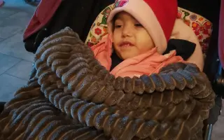 Prispejme malej princeznej Sáre na rehabilitačný pobyt