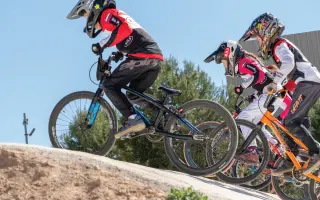 Bike Racing Slovakia: Vystreľte našich šampiónov vpred za ich snom!