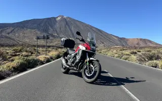 Pomôžme Katke uskutočniť symbolickú cestu cez Alpy na motorke