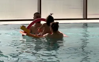 Pomôžme Emke urobiť krok vpred