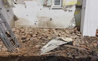 Pomôžme Zdenke a jej dvom synčekom opraviť domov, ktorý im zničil požiar