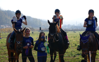 Pomôžte jazdeckému klubu získať športové vybavenie pre deti a mládež