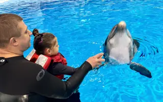 Pomôžte delfinoterapiou našim dievčatám k napredovaniu