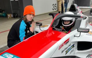 Zo simulátora za volant Formule 4 | Podporte Olivera Gmuca na jeho ceste za snom