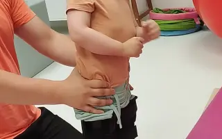 Pomôžme malému Tobiaskovi postaviť sa na nohy