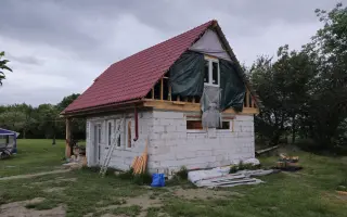Vytvorte teplo domova. Pomôžte dokončiť rodinný dom.