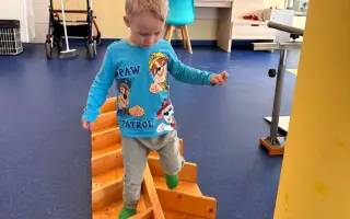 Šimonko má šancu na život bez obmedzení. Pomôžme mu neprestať cvičiť!