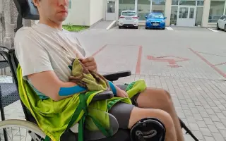 Pomôžme Oliverovi po cievnej mozgovej príhode v jeho ceste k samostatnosti