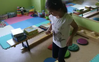 Pomôžme Miuške pokračovať v terapiách, ktoré jej menia život