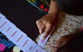 Pomôžte nám rozohrať Bachtalo dživipen v školách