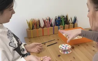 Pomôžme Miuške pokračovať v terapiách, ktoré jej menia život
